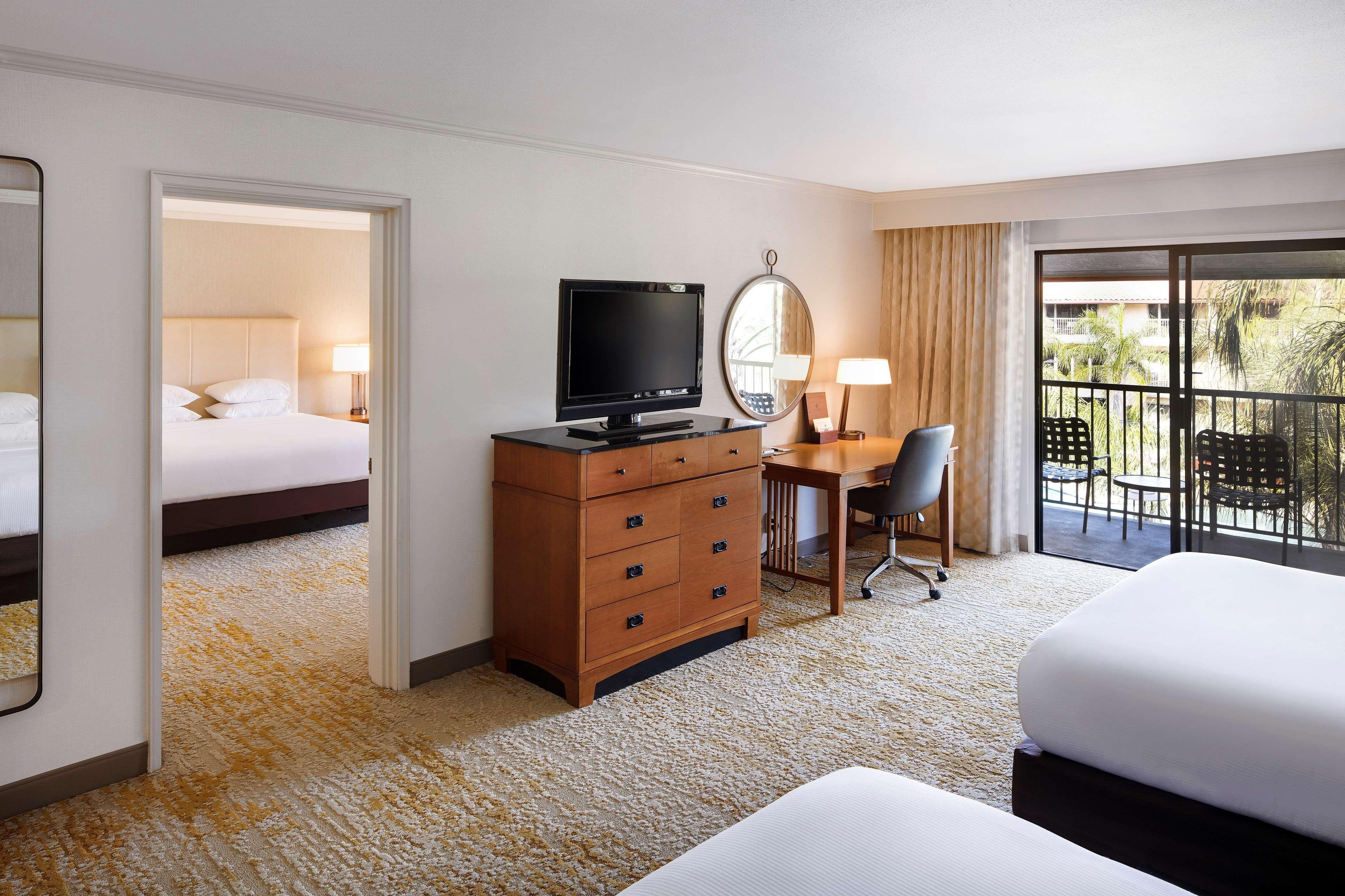 Готель Doubletree By Hilton Ontario Airport Екстер'єр фото