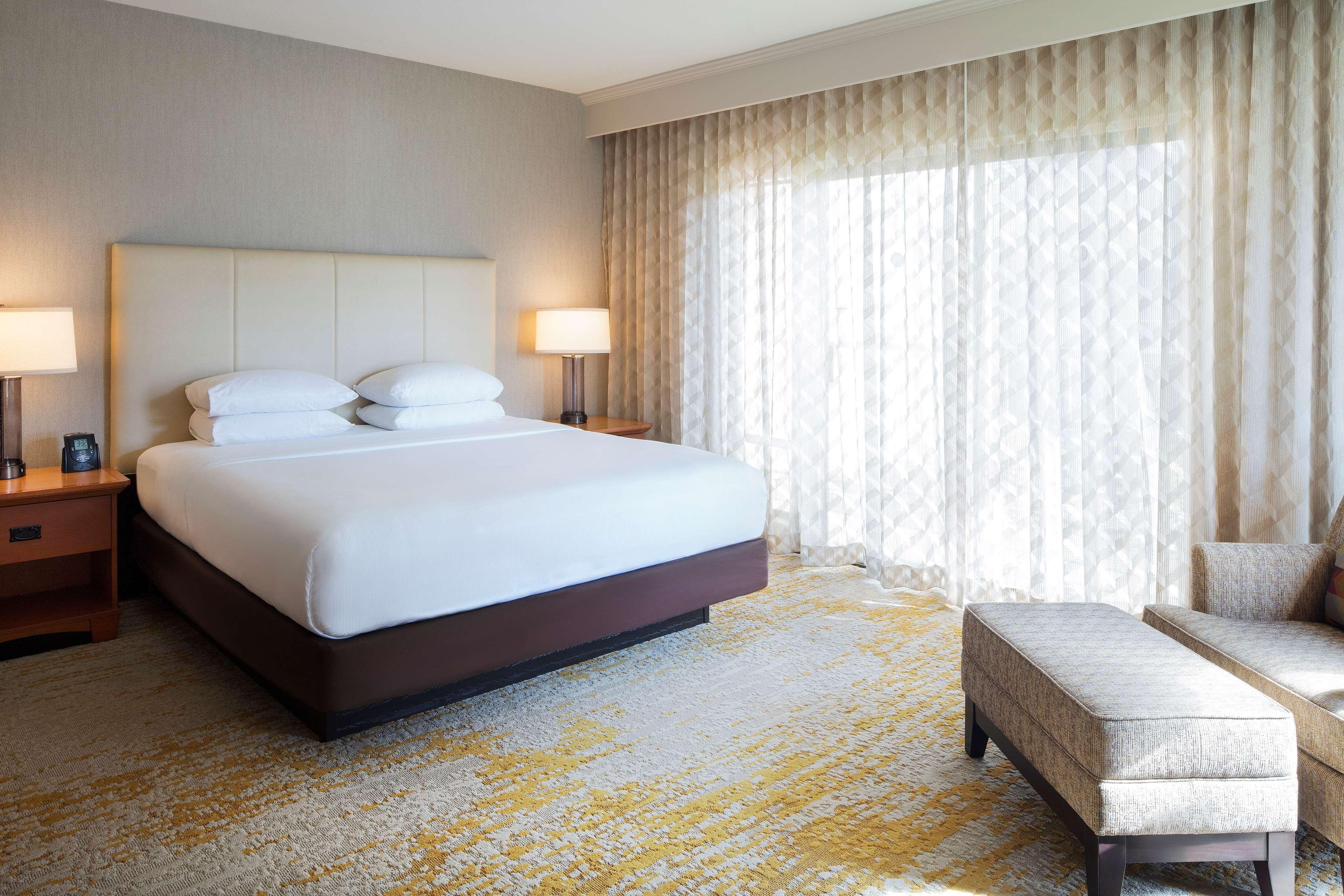 Готель Doubletree By Hilton Ontario Airport Екстер'єр фото