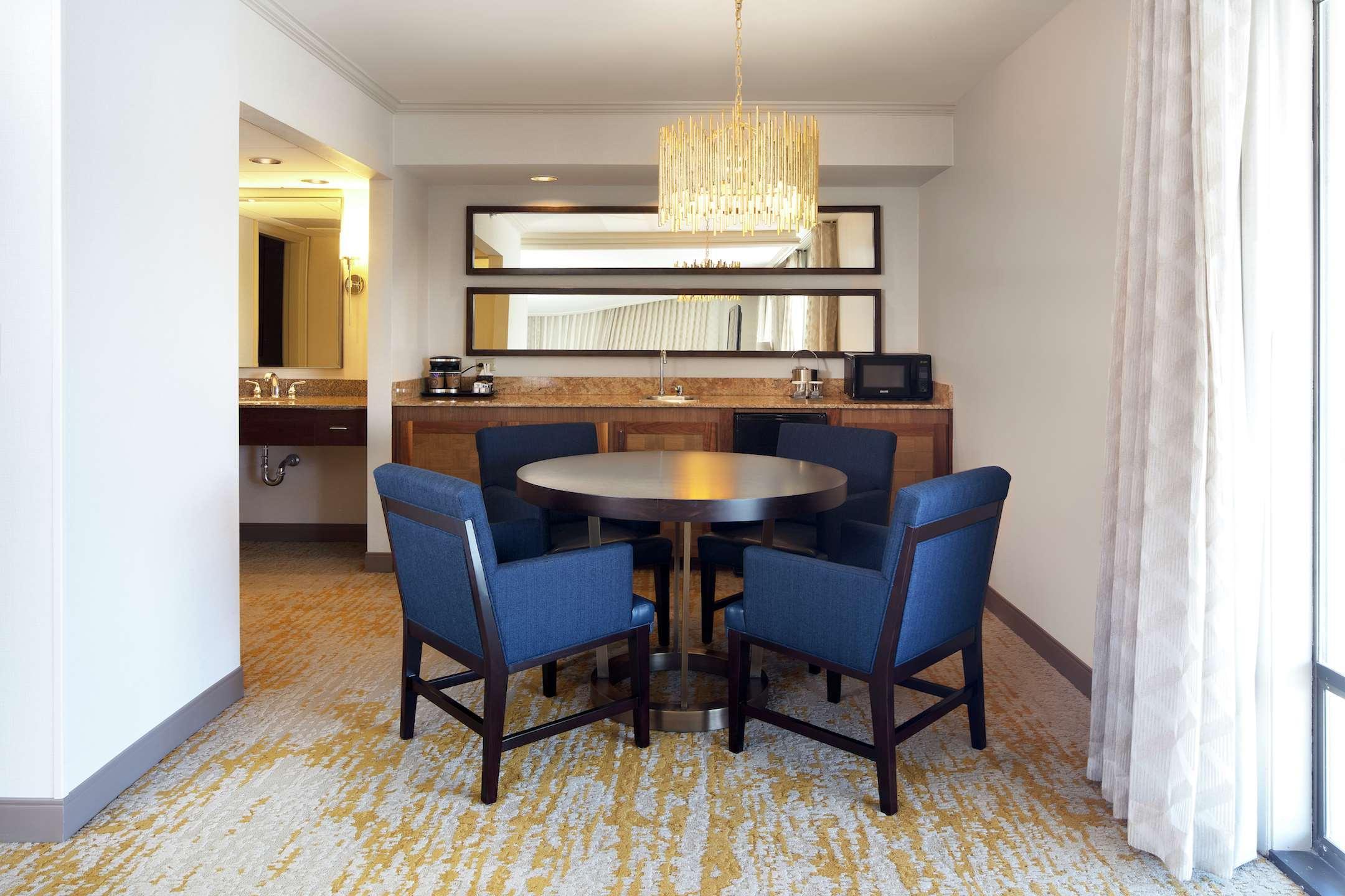Готель Doubletree By Hilton Ontario Airport Екстер'єр фото