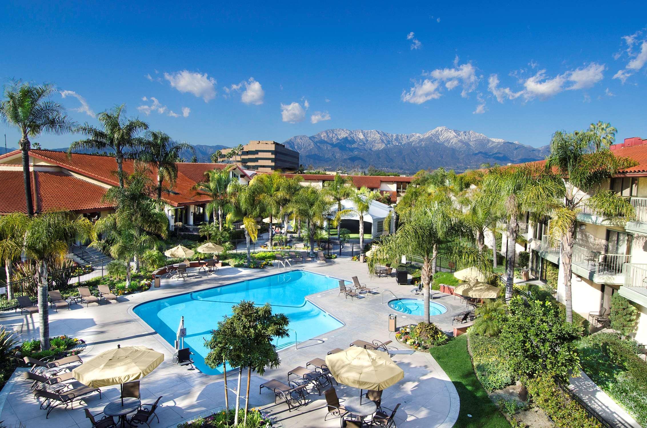 Готель Doubletree By Hilton Ontario Airport Екстер'єр фото