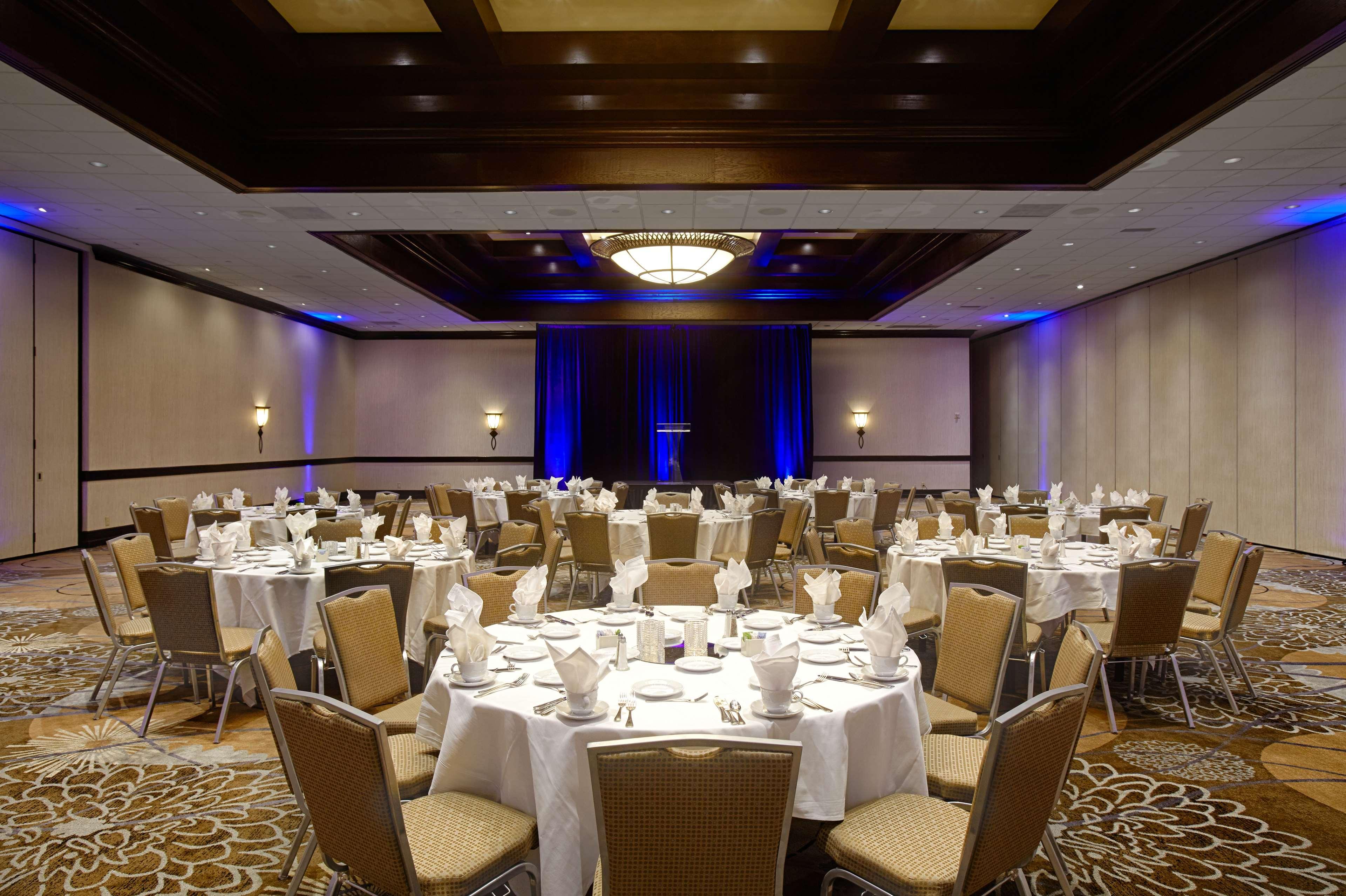 Готель Doubletree By Hilton Ontario Airport Екстер'єр фото