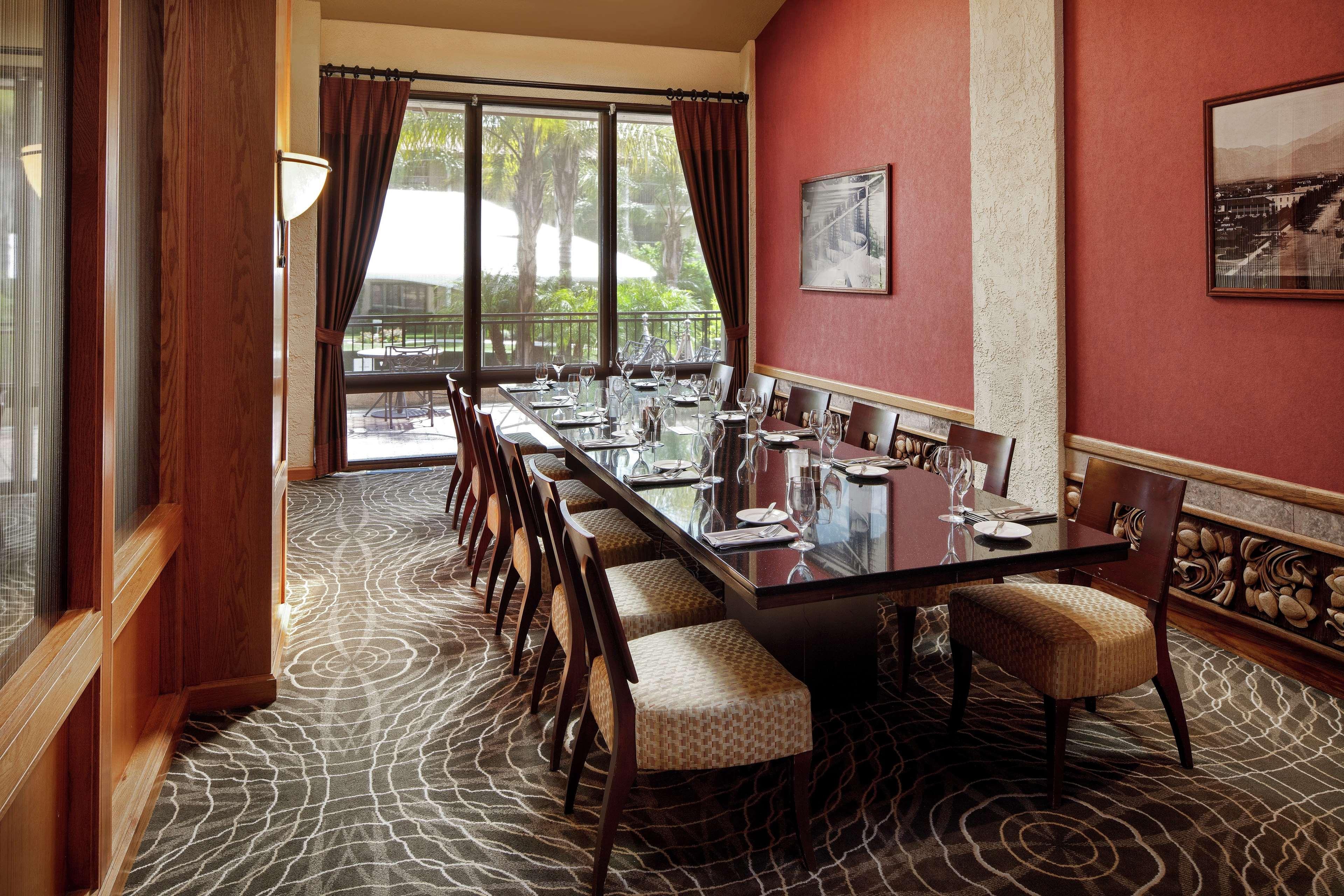 Готель Doubletree By Hilton Ontario Airport Екстер'єр фото
