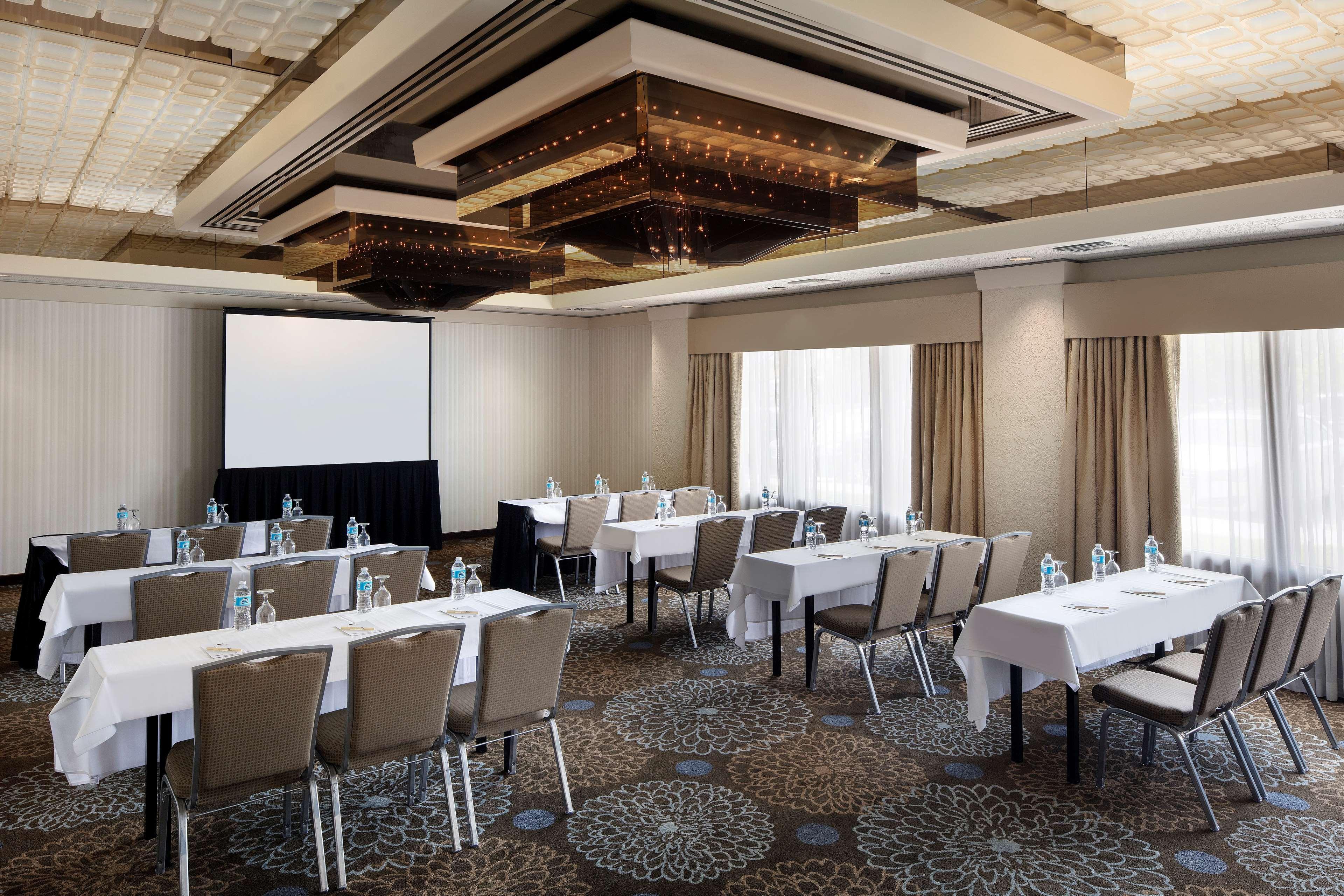 Готель Doubletree By Hilton Ontario Airport Екстер'єр фото