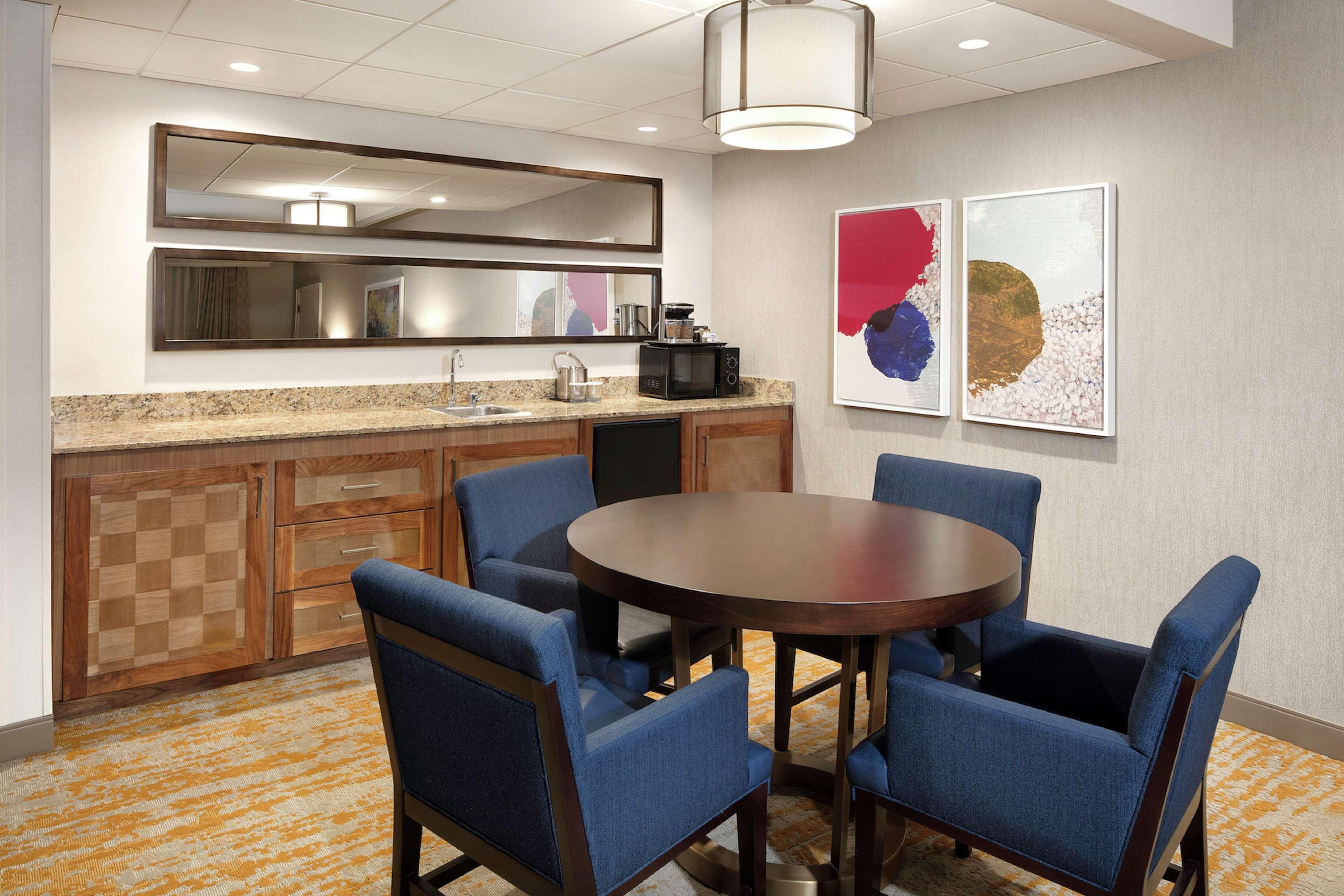 Готель Doubletree By Hilton Ontario Airport Екстер'єр фото