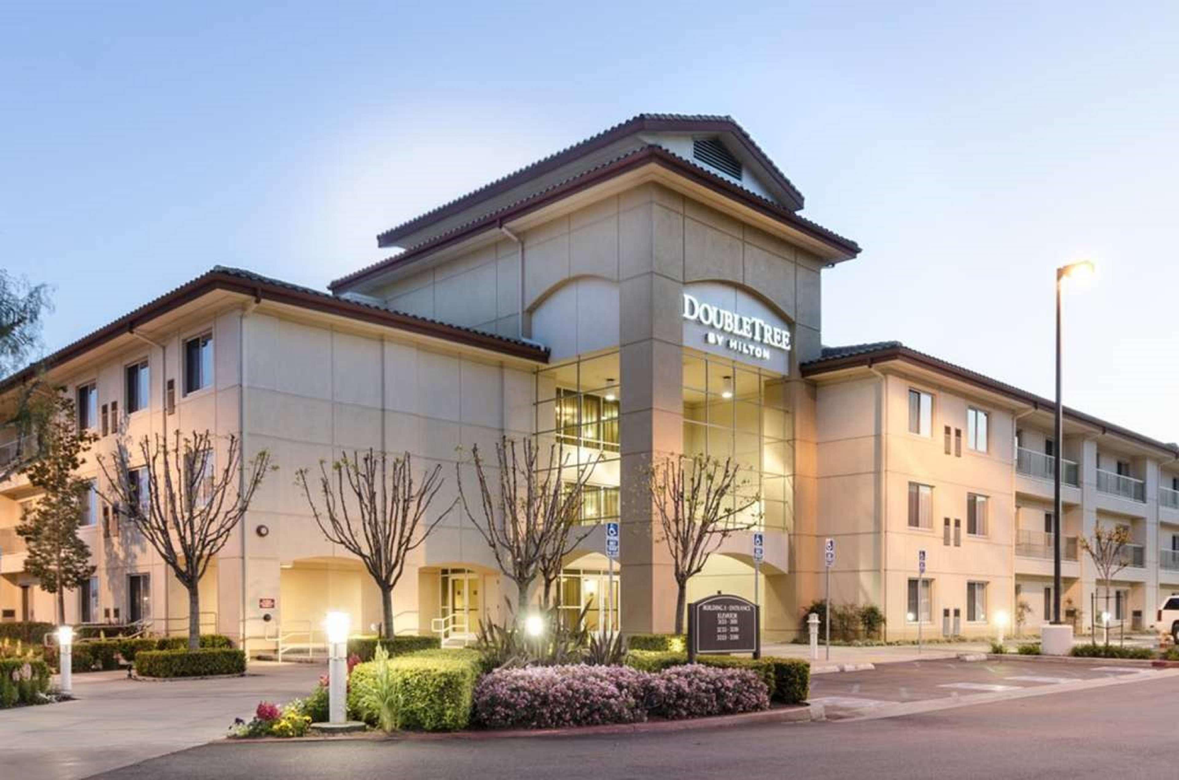 Готель Doubletree By Hilton Ontario Airport Екстер'єр фото