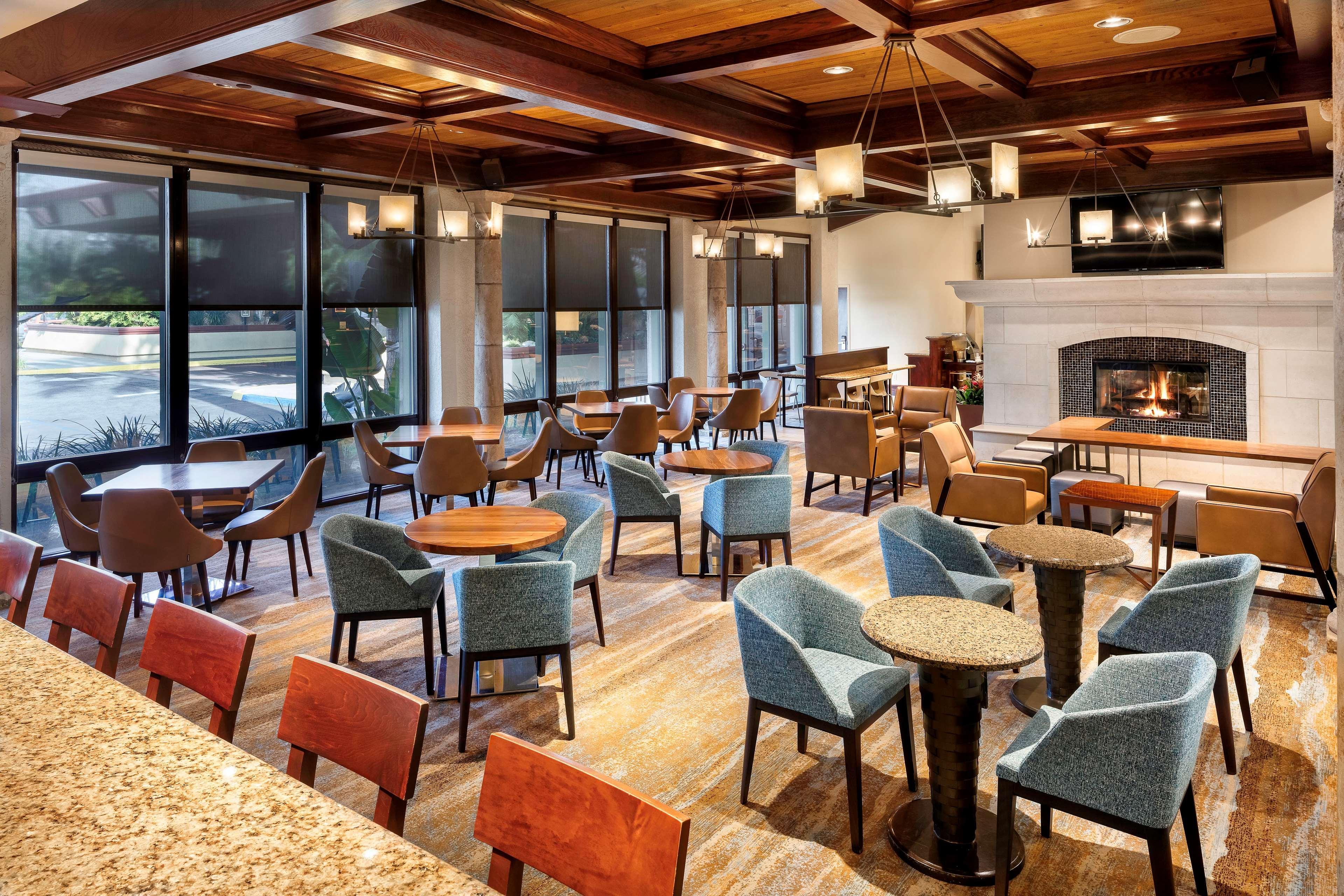 Готель Doubletree By Hilton Ontario Airport Екстер'єр фото