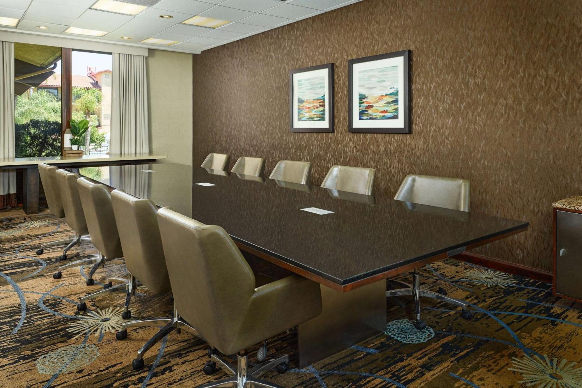 Готель Doubletree By Hilton Ontario Airport Екстер'єр фото