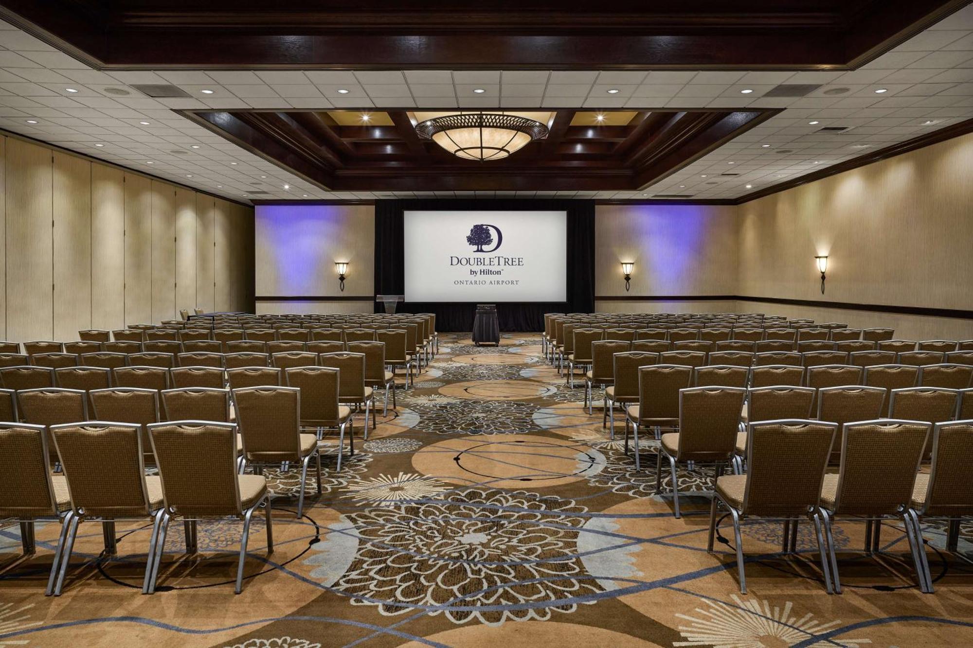 Готель Doubletree By Hilton Ontario Airport Екстер'єр фото