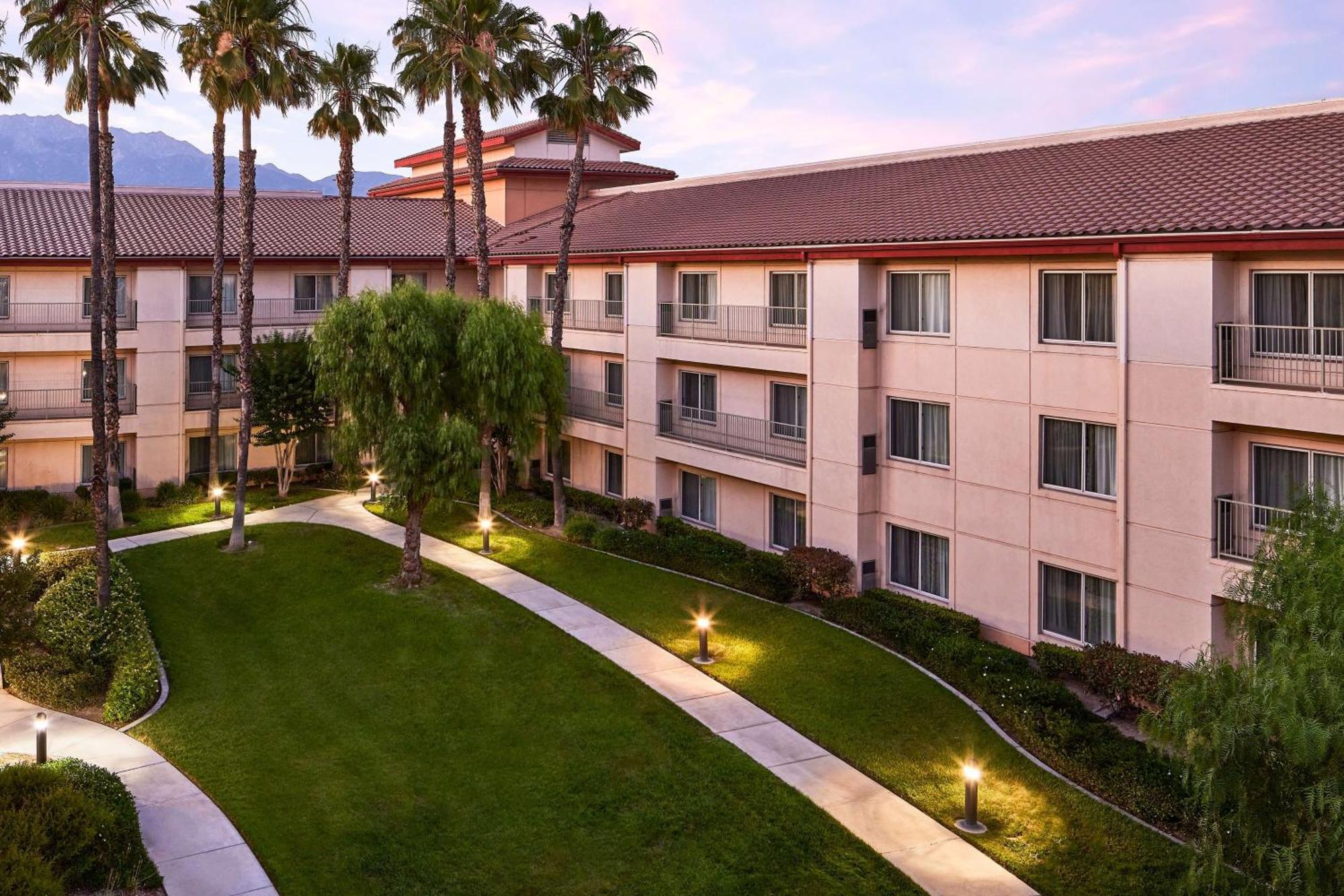Готель Doubletree By Hilton Ontario Airport Екстер'єр фото
