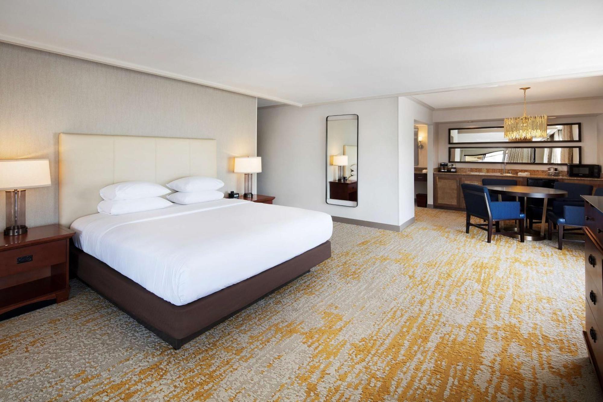 Готель Doubletree By Hilton Ontario Airport Екстер'єр фото