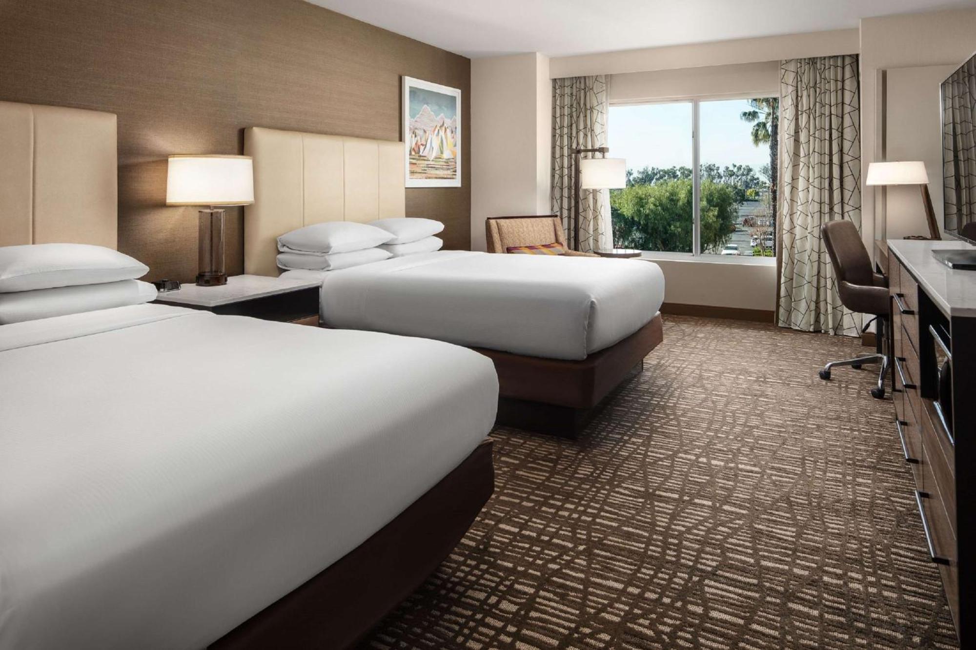 Готель Doubletree By Hilton Ontario Airport Екстер'єр фото