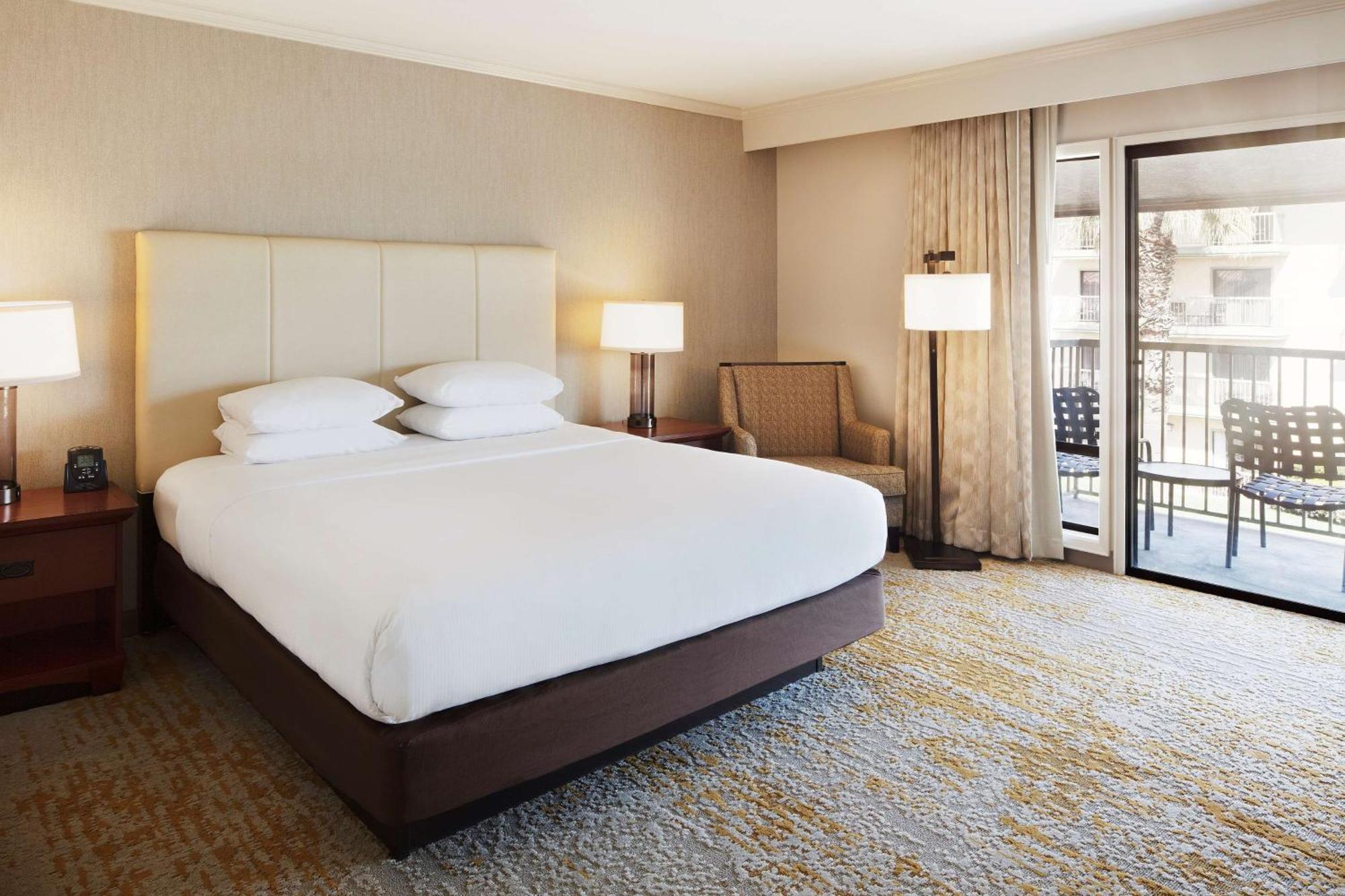 Готель Doubletree By Hilton Ontario Airport Екстер'єр фото
