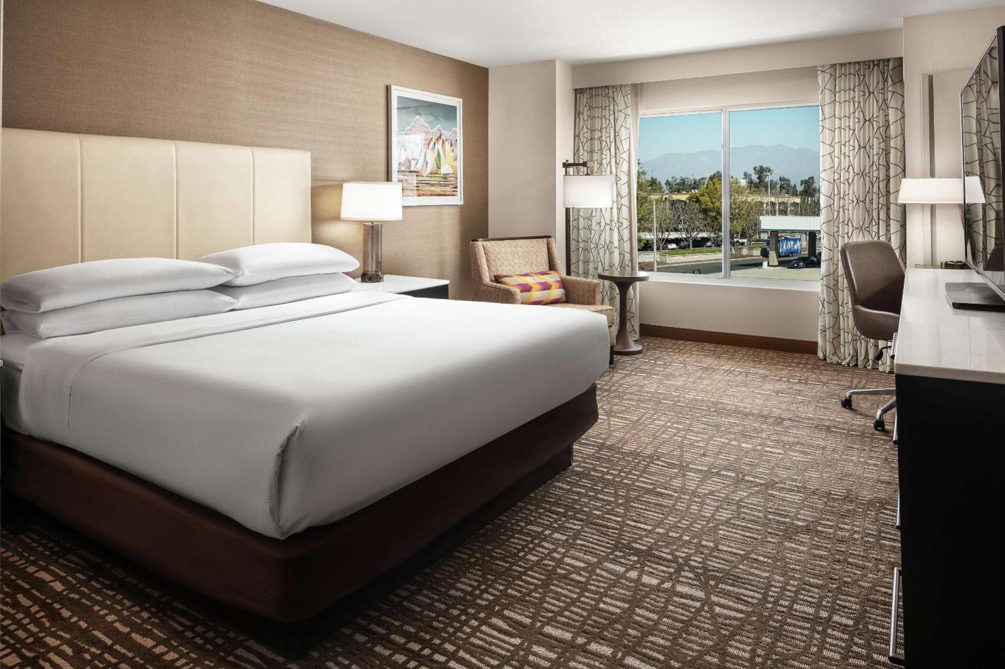 Готель Doubletree By Hilton Ontario Airport Екстер'єр фото